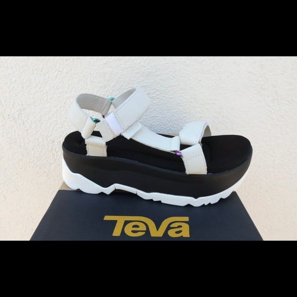 Teva Flatform Platforms white leather! Size 5/36. Like new! - Picture 2 of 3